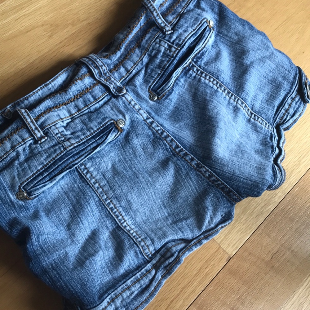 Jean Shorts - Picture 3 of 4